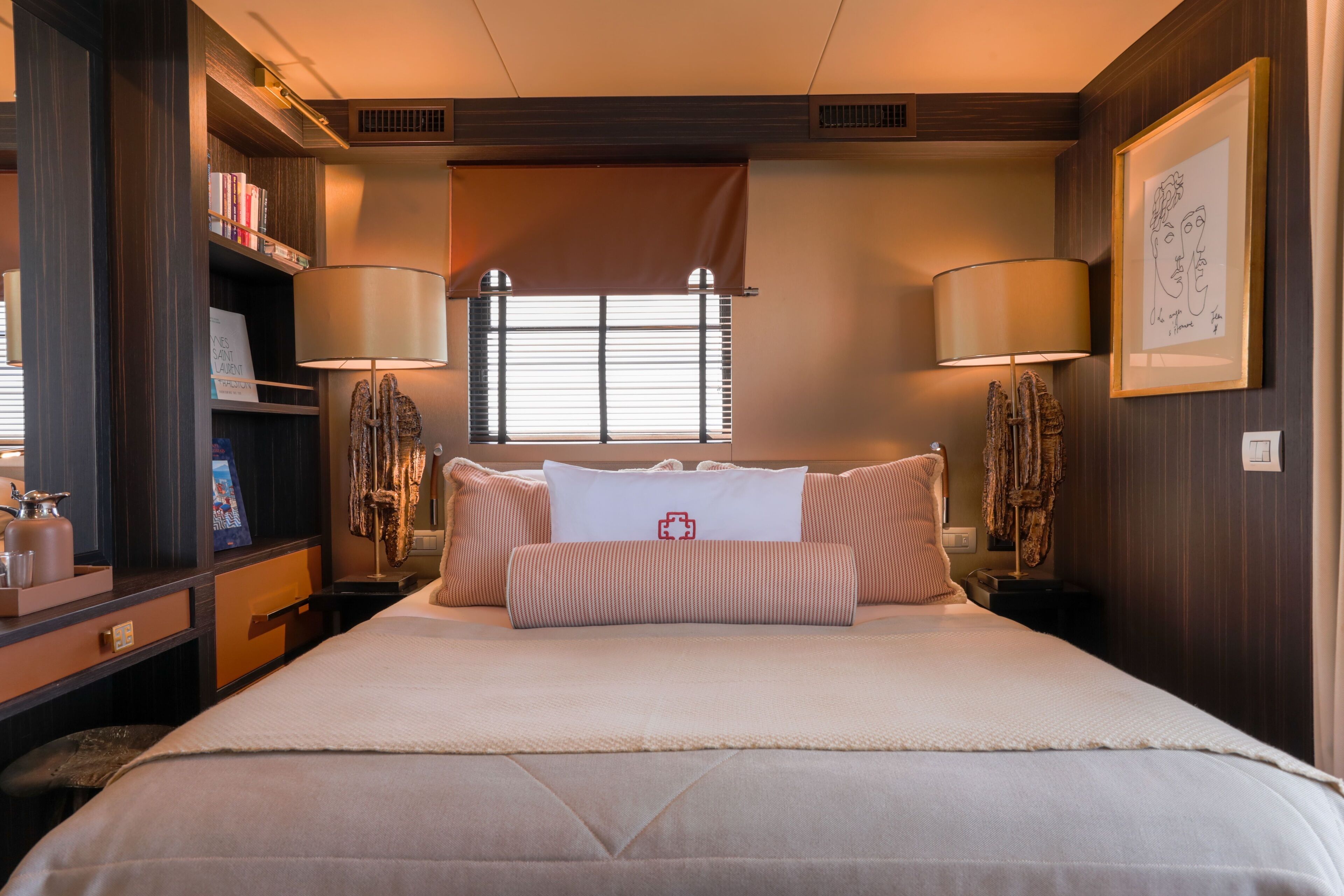 Photo - House of Hütter- Floating Home Goldfinger