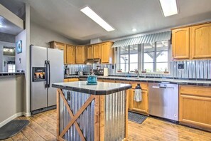 Fridge, microwave, oven, stovetop - 12+ Acre Family and Pet Friendly Horse Property w/ Riding Trails and Pool! (Tonopah)