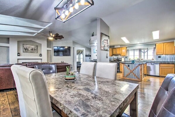 Dining - 12+ Acre Family and Pet Friendly Horse Property w/ Riding Trails and Pool! (Tonopah)