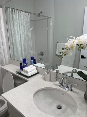 Bathroom - Gorgeous 3 bedroom suite in NW

 (Calgary)