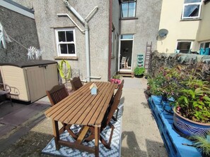 Outdoor dining - Perfect for Snowdon. Groups, families+dogs welcome (Llanberis)