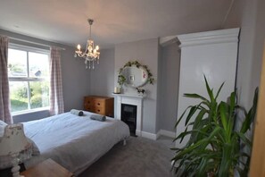 3 bedrooms - Perfect for Snowdon. Groups, families+dogs welcome (Llanberis)