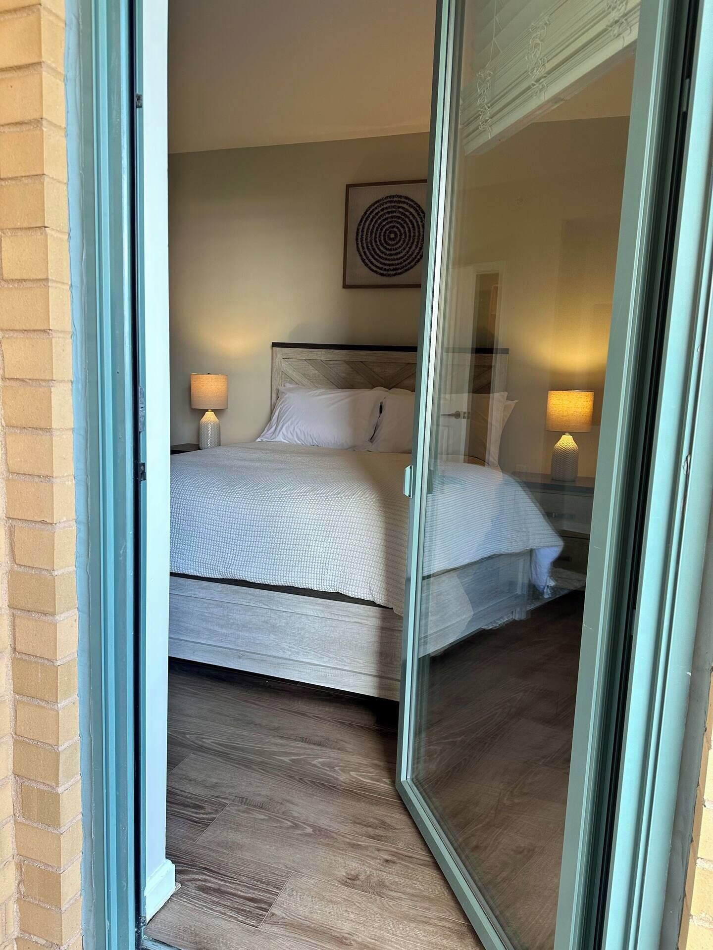 1 多间卧室、熨斗/熨衣板、WiFi、床单