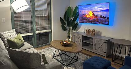 Beautiful Arlington Apartment with Pool & free Parking!