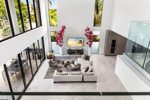 Smart-TV, peis, videospill og bøker