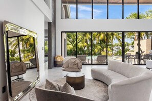 Smart-TV, peis, videospill og bøker