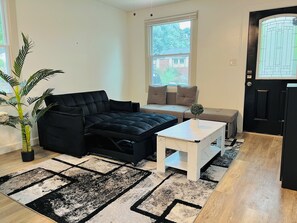 Smart TV - 12 mins to DT, 2 BR, Free Parking, A/C, Sleeps 5 (Atlanta)