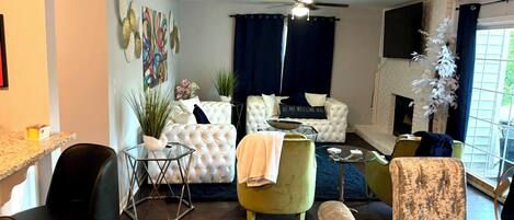 Smart TV, fireplace