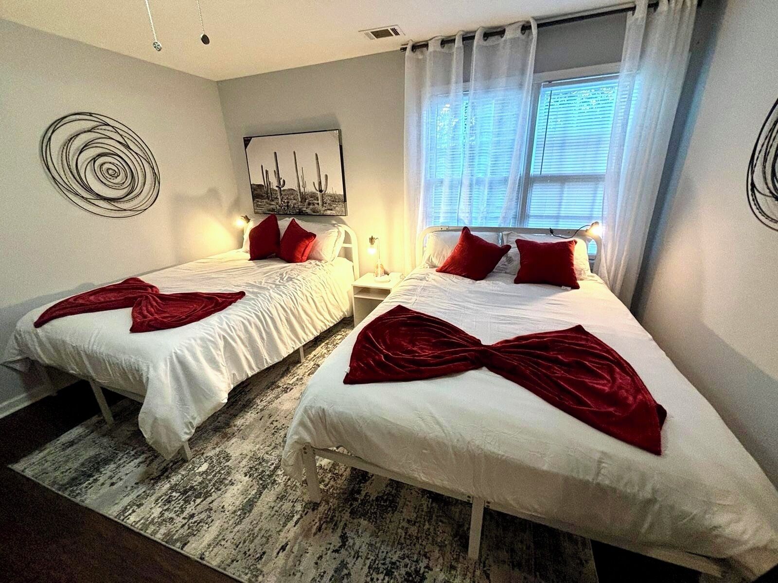 3 chambres, fer et planche à repasser, Wi-Fi, draps fournis