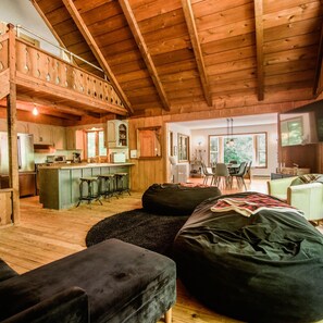 House | 5 bedrooms - Northern Nights Chalet by Wanderlust Abodes (Bellaire)