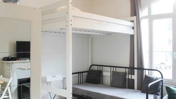 Iron/ironing board, WiFi, bed sheets