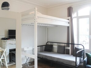 Iron/ironing board, WiFi, bed sheets - Cosy studio near Paris (Ivry-sur-Seine)