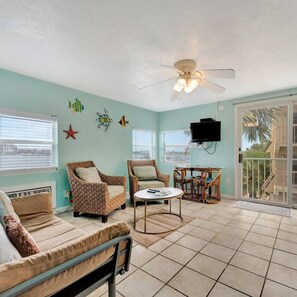 Interior - The Seashell Suite w Private Balcony Walk 2 Beach (Clearwater Beach)