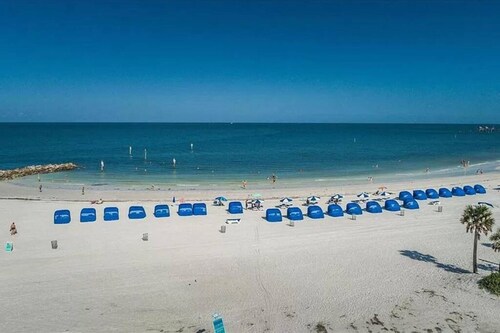 The Seashell Suite w Private Balcony Walk 2 Beach