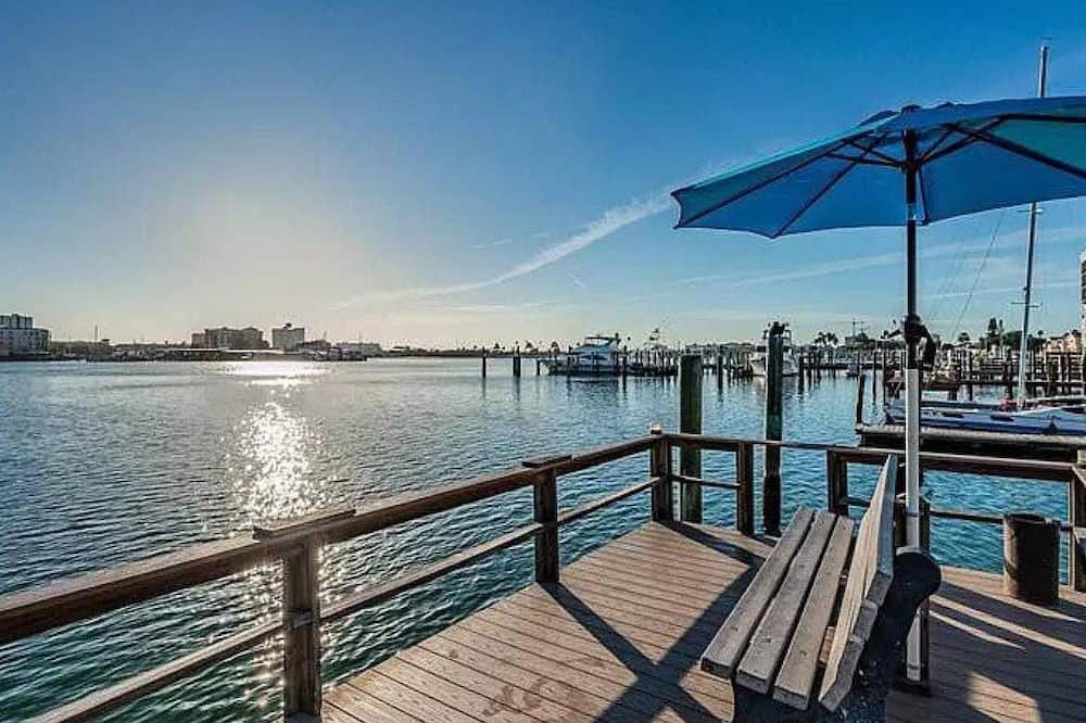 The Seashell Suite w Private Balcony Walk 2 Beach - Pinellas County, FL
