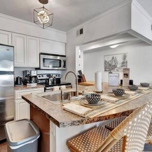 Apartment | Private kitchen - The Hemingway 2bd Tropical Elegance on the Water (Tampa)