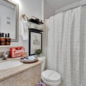 Apartment | Bathroom - The Hemingway 2bd Tropical Elegance on the Water (Tampa)