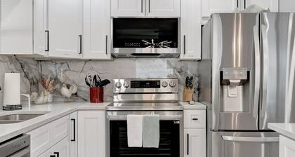 4b 2b w Hot Tub BBQ Firepit 9mins to Beach