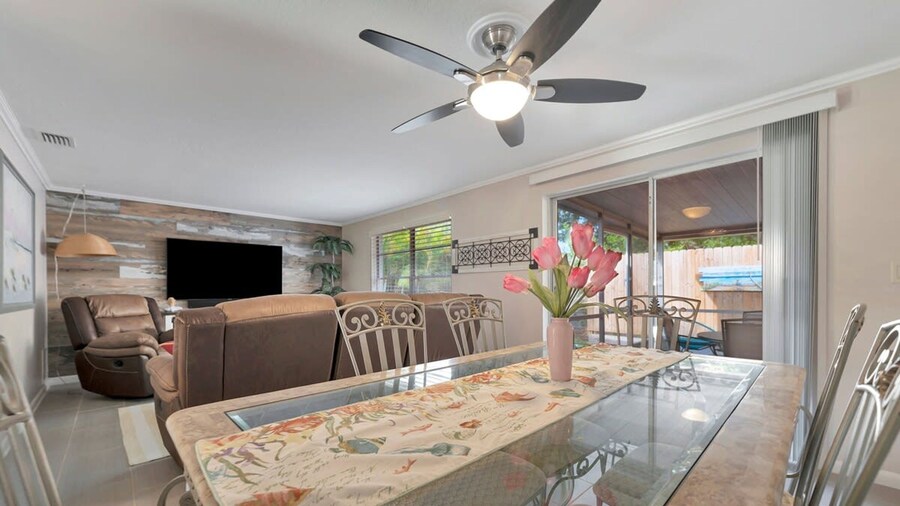 The Tarpon Treasure - Family Home 5 Mins to Beach