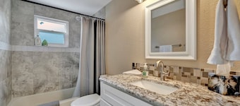 The Tarpon Treasure - Family Home 5 Mins to Beach