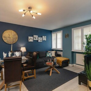 Apartment | 2 bedrooms, Internet - Short Walk to I360 and Beach 5 Condo With Patio (Brighton)