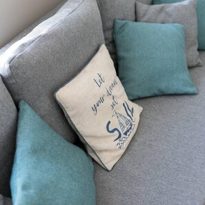 2 bedrooms, Internet - Comfy 5 Location Few Steps From BA I360 (Brighton)