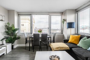 Apartment | 2 bedrooms, Internet - Stay Next to Pier and Brighton Beach City View (Brighton)