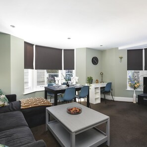 Apartment | 3 bedrooms, desk, iron/ironing board, Internet - The Lanes Comfy Short Walk to Beach and Pier (Brighton)