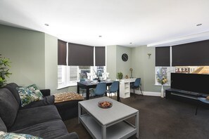 Apartment | 3 bedrooms, desk, iron/ironing board, Internet - The Lanes Comfy Short Walk to Beach and Pier (Brighton)