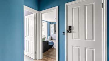 Apartment | 2 bedrooms, desk, soundproofing, iron/ironing board