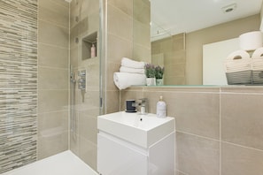 House | 1 bedroom, Internet - Gorgeous 5 Star Location 2 min to Brighton Beach (Brighton)