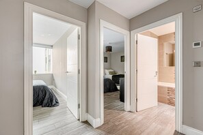 Apartment | 2 bedrooms, Internet - The Lanes Stellar Stay Sea View 2min Walk to Beach (Brighton)