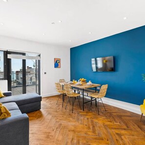 Apartment | 1 bedroom, Internet - Comfy Penthouse Sea View (Brighton)