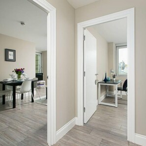 Apartment | 1 bedroom, Internet - Spacious Perfect Location Moments Away From Pier (Brighton)