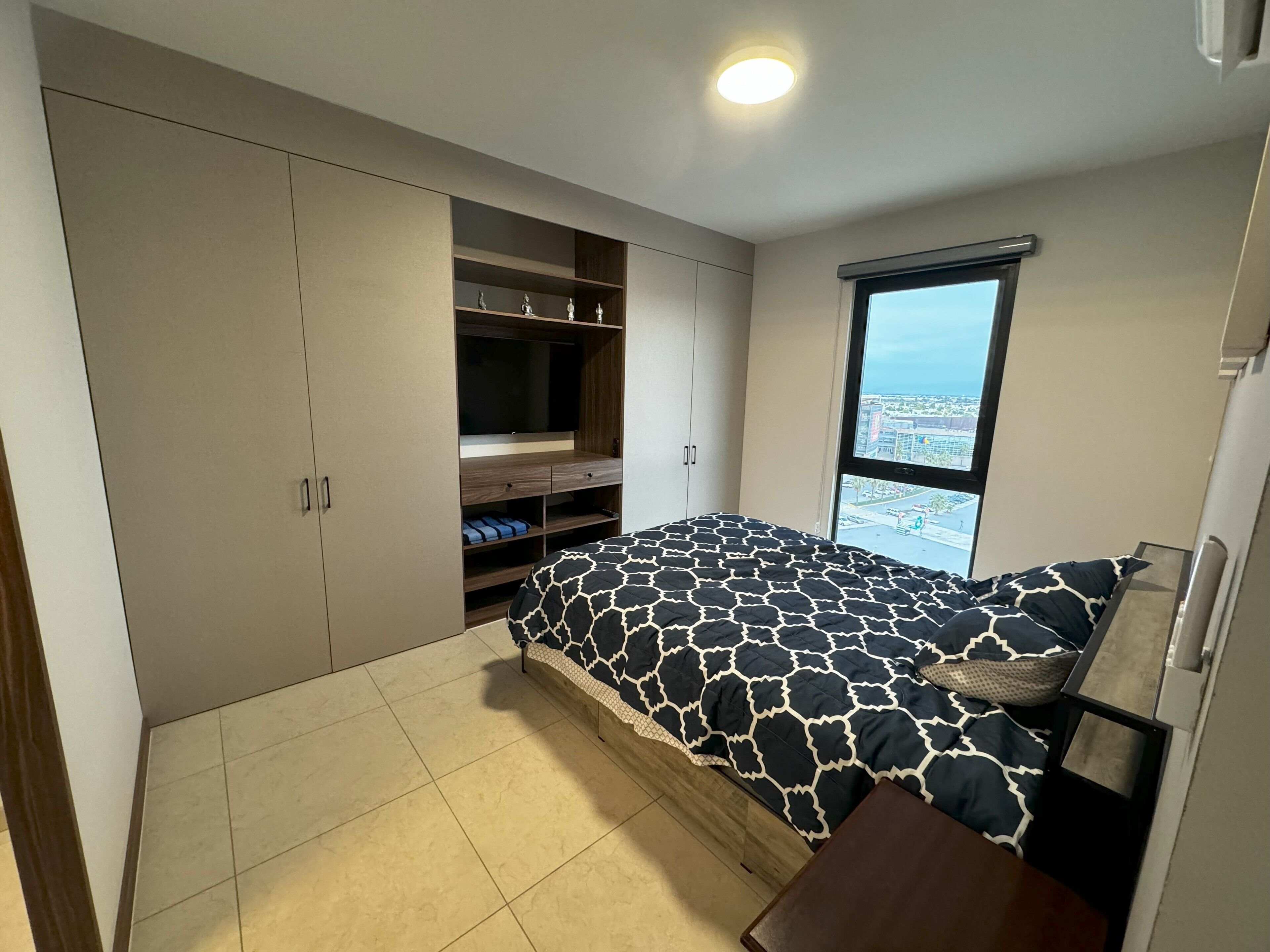 2 slaapkamers, een kluis op de kamer, een strijkplank/strijkijzer