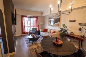 Smart TV, fireplace - Sleep Beneath The Rocky Mountain Stars (Dead Man's Flats)