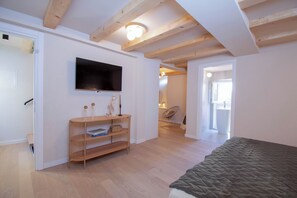 2 bedrooms, soundproofing, iron/ironing board, WiFi