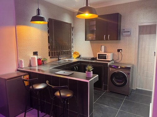 Gorgeous 1-bedroom apartment near Airport Hills with AC, WiFi