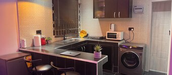 Gorgeous 1-bedroom apartment near Airport Hills with AC, WiFi