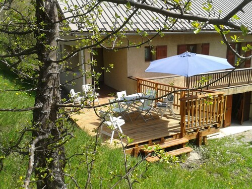 Bel appartement rénové dans chalet, très spacieux 120 m2, confortable ,convivial