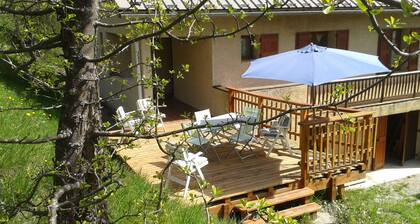 Bel Appartement Rénové Dans Chalet, Très Spacieux 120 m2, Confortable ,convivial