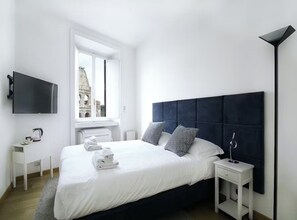 4 bedrooms, desk, iron/ironing board, travel crib