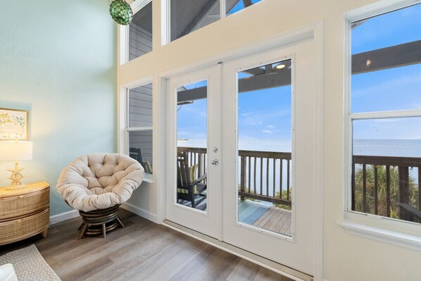 Interior - Huge Gulf front condo w/ water access and panoramic views (Cedar Key)