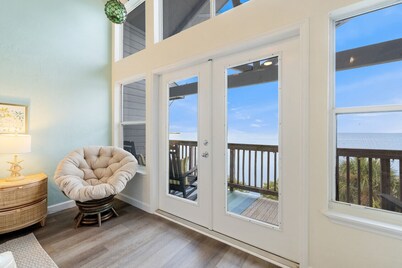 Huge Gulf front condo w/ water access and panoramic views