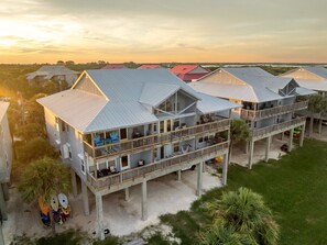 Exterior - Huge Gulf front condo w/ water access and panoramic views (Cedar Key)