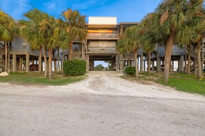 Exterior - Huge Gulf front condo w/ water access and panoramic views (Cedar Key)