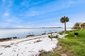Beach nearby - Huge Gulf front condo w/ water access and panoramic views (Cedar Key)