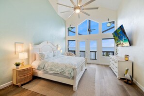 5 bedrooms, desk, iron/ironing board, travel crib - Huge Gulf front condo w/ water access and panoramic views (Cedar Key)