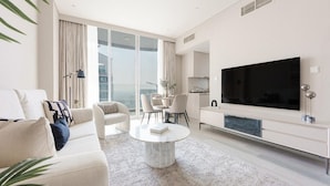 Royal Apartment, 1 King Bed with Sofa bed, Marina View | Living area