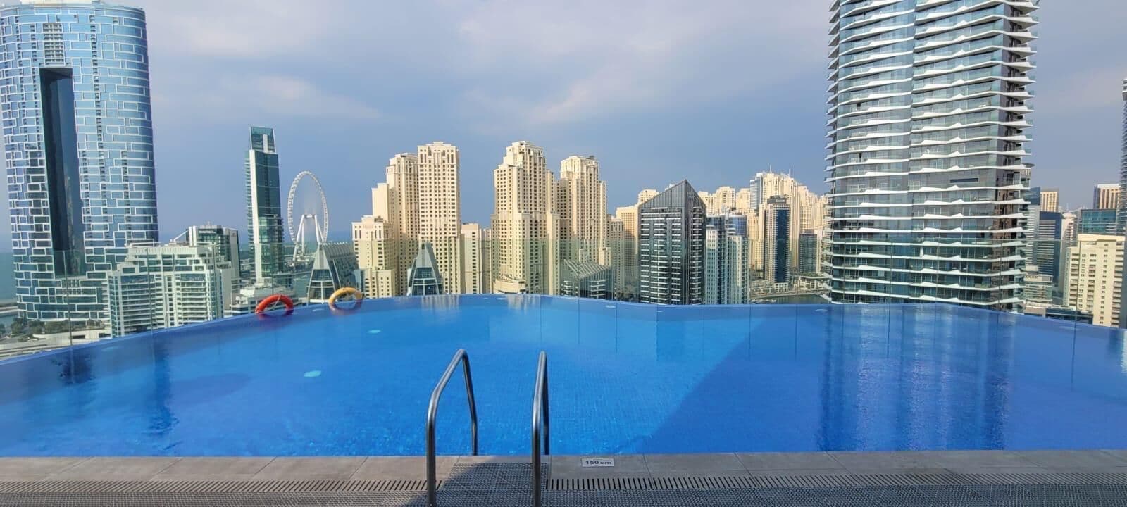 حمّام سباحة خارجي، حمّام سباحة مُدفَّأ